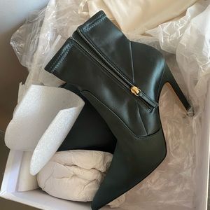 Good American Boots - New size 9